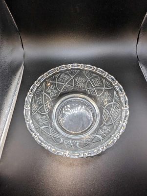Vintage Malaysian Glass Covered Bowl. This is approximately 6" x 6" x 4" and it weighs 1.12lb. 