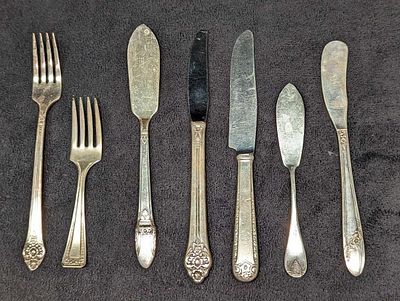 Stainless Steel & Silver Plated Butter Knives & Flatware. Stainless Steel &amp; Silver Plated 