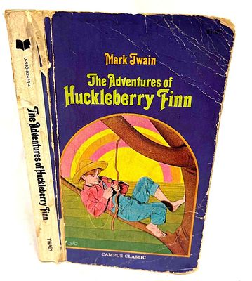 Mark Twain The Adventures Of Huckleberry Finn 1962 Campus Classic. This lot contains Mark Twain 