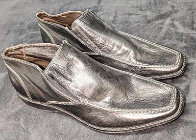 Nero Giardini Men's Size 10 True Leather Loafers. Each is approx 4 1/4" x 12 3/4" x 4 1/2" and 
