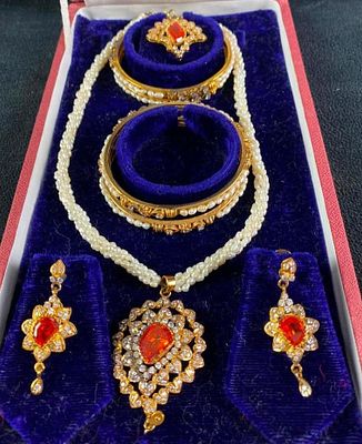 Vintage Gold-Plated Indian Wedding Jewelry Indian wedding jewelry set, gold plated with crystal 