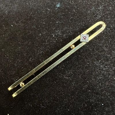Krementz Gold Plated Tie Clip Red Stone Accent. Krementz hallmark on the back of the clip. This 