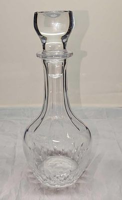 Vintage Clear Glass Decanter With Stopper. Its maker and date of creation are unknown. Is 