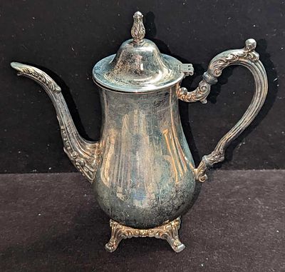 Retired Vintage Oneida Silver Plated Du Maurier Teapot. This is approximately 10" x 5" x 11" 