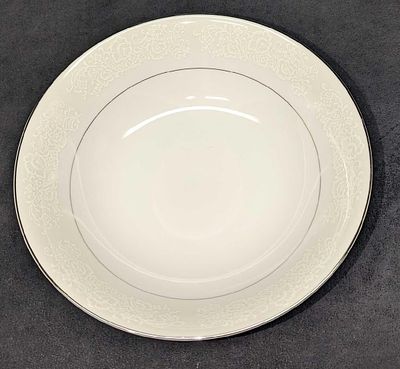 Retired International Juliet 9" Round Vegetable Bowl B. This is approx 9 1/4" x 9 1/4" x 2 1/2" 