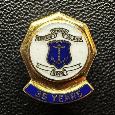 10k Gold State of Rhode Island 35 Year Service Pin 
This piece of jewelry has been tested and 