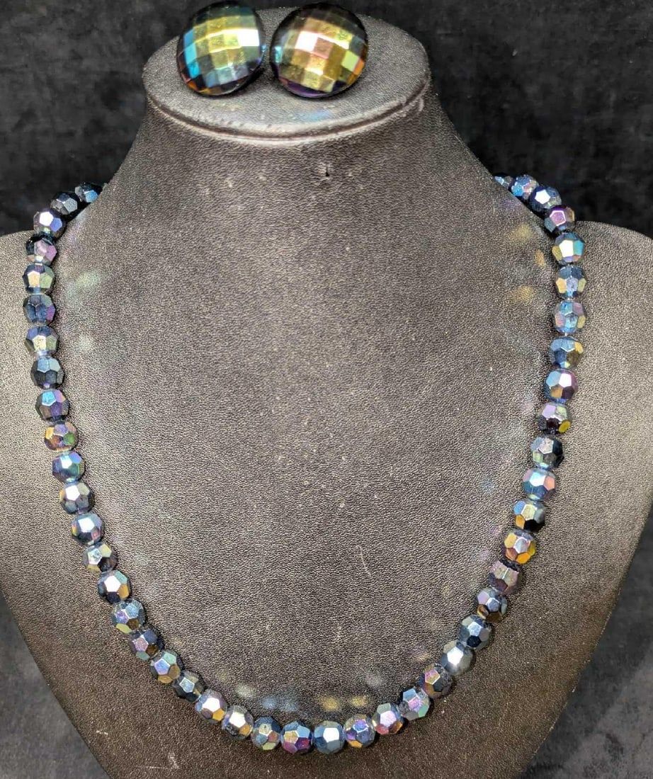 Lot 486: Vintage Crystal Glass Faceted Beaded Necklace And Earrings BBBB