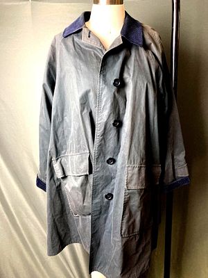 Women's Burberry Coat Blue and Grey Color. Up for auction is a recent estate find, a Thomas 