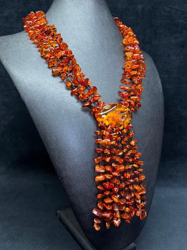 Lot 252: Large Amber String Necklace