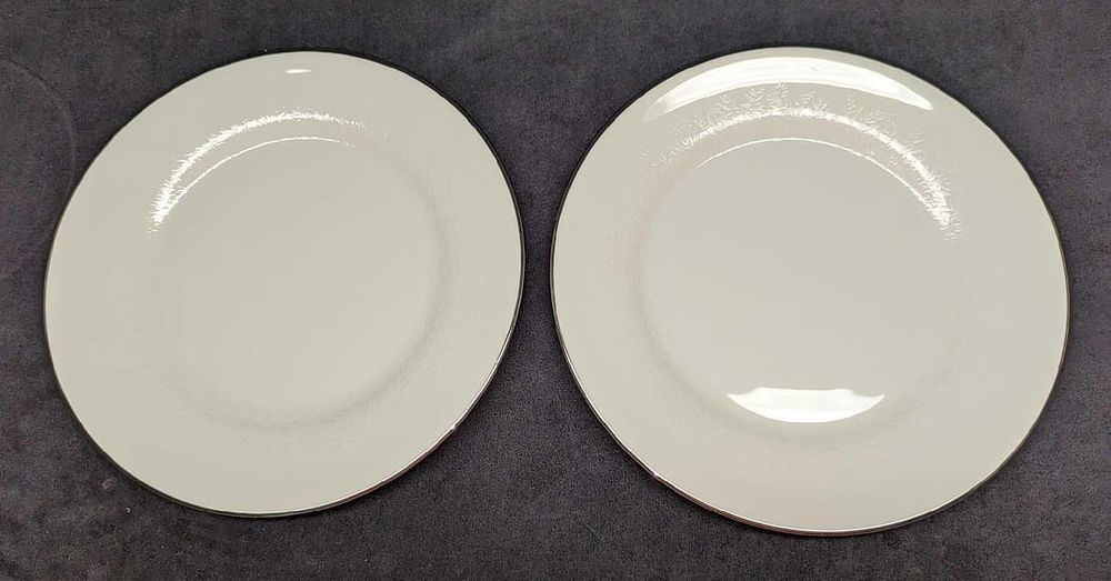 Lot 269: 2 Wedgwood China Silver Ermine Dinner Plates E