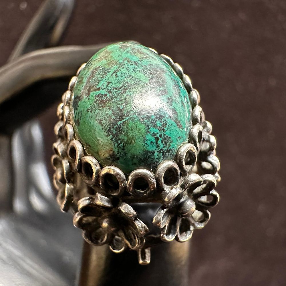 Lot 273: Chrysocolla Oval Gemstone Sterling 925 Silver Floral Design Bezel Ring