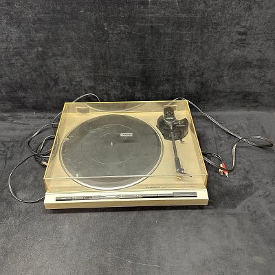 Pioneer PL-420 Direct Drive Full Automatic Turntable. Features original dust cover, tonearm 
