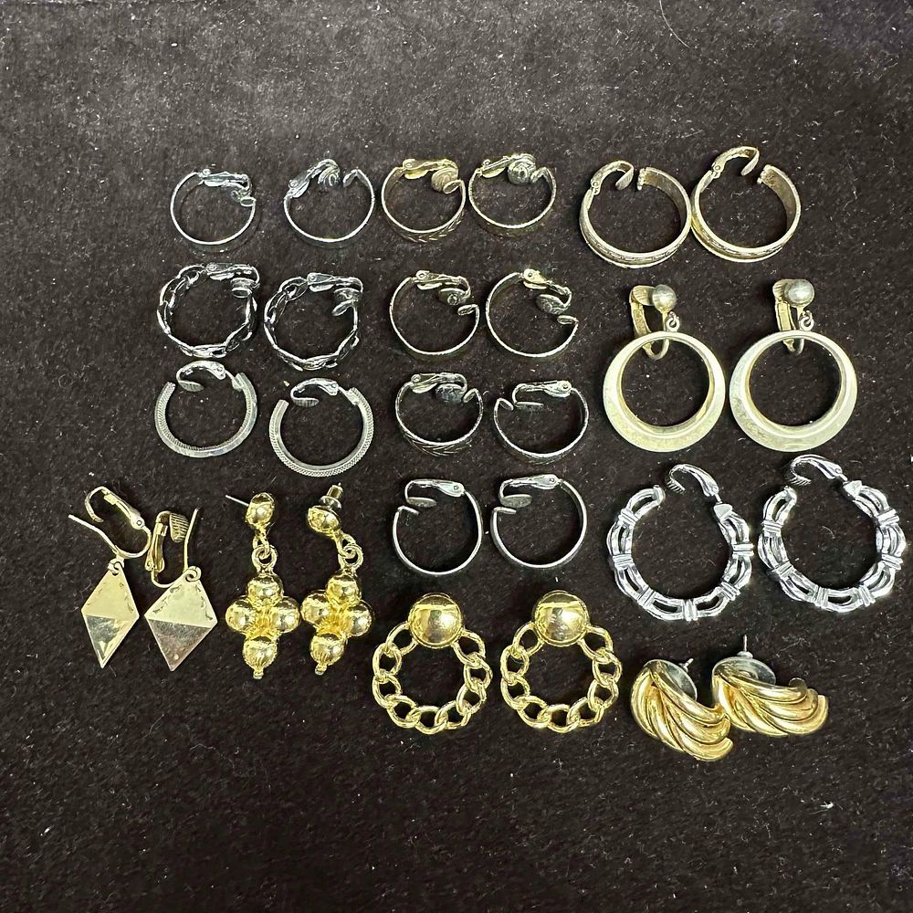 Lot 187: Lot of Vintage Hoop and Statement Earrings Gold and Silver Tone K6