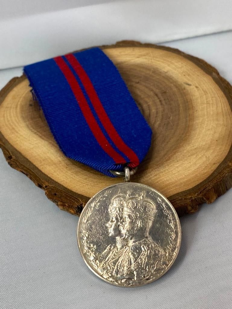 Lot 408: George V Coronation Medal