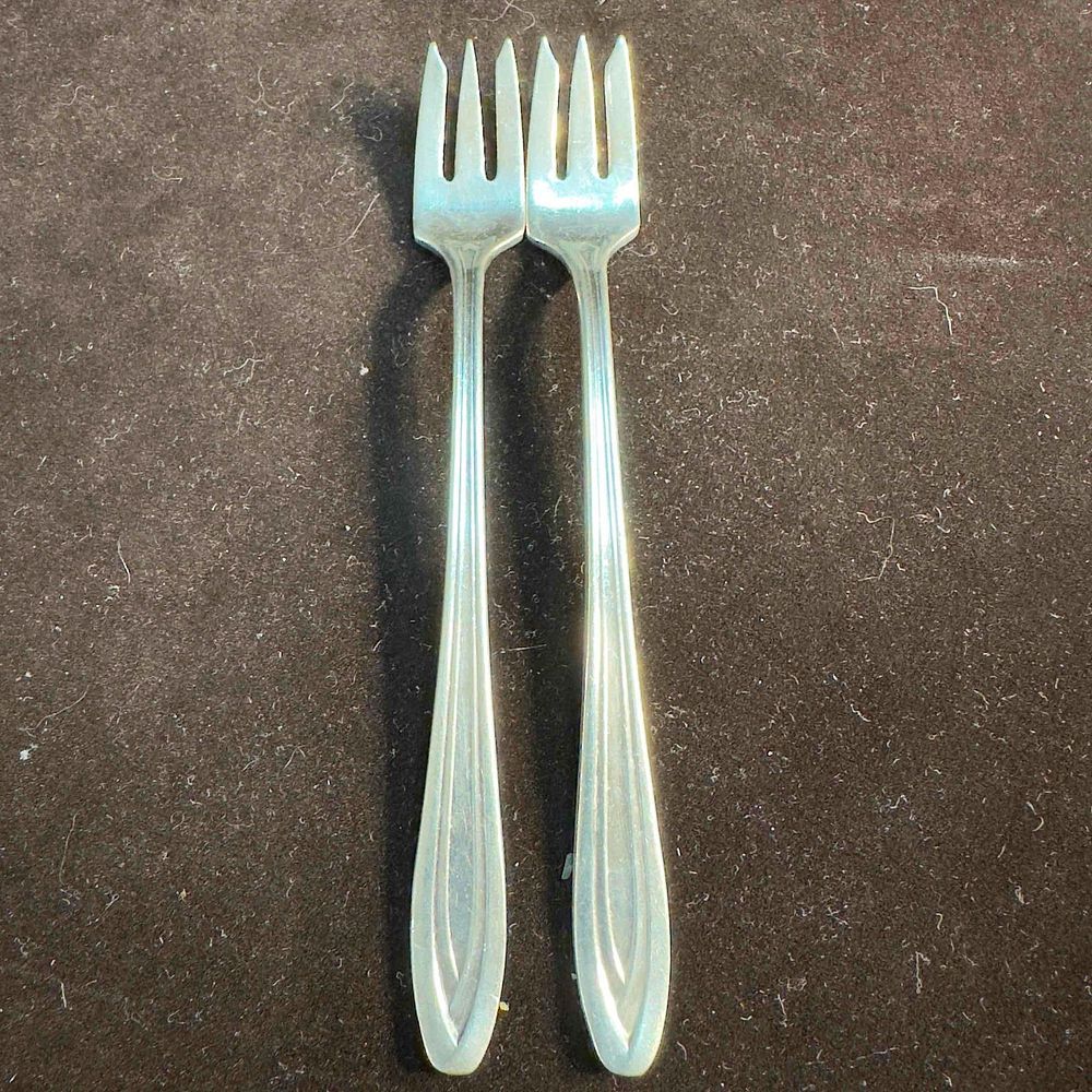 Lot 416: Vintage Hotel Lennox Pickle Fork Silver Plate International Silver Co. BP Set of Two