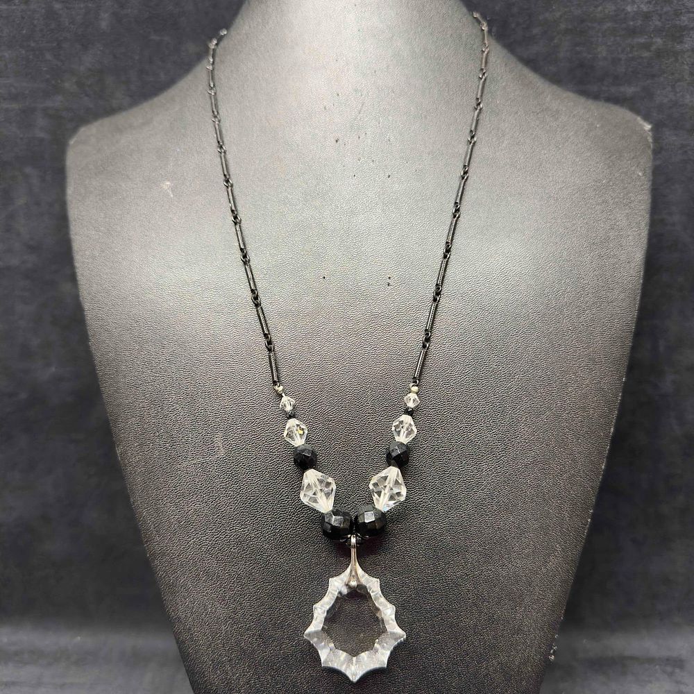 Lot 430: Black Glass Crystal Bead Costume Jewelry Pendant Necklace H74