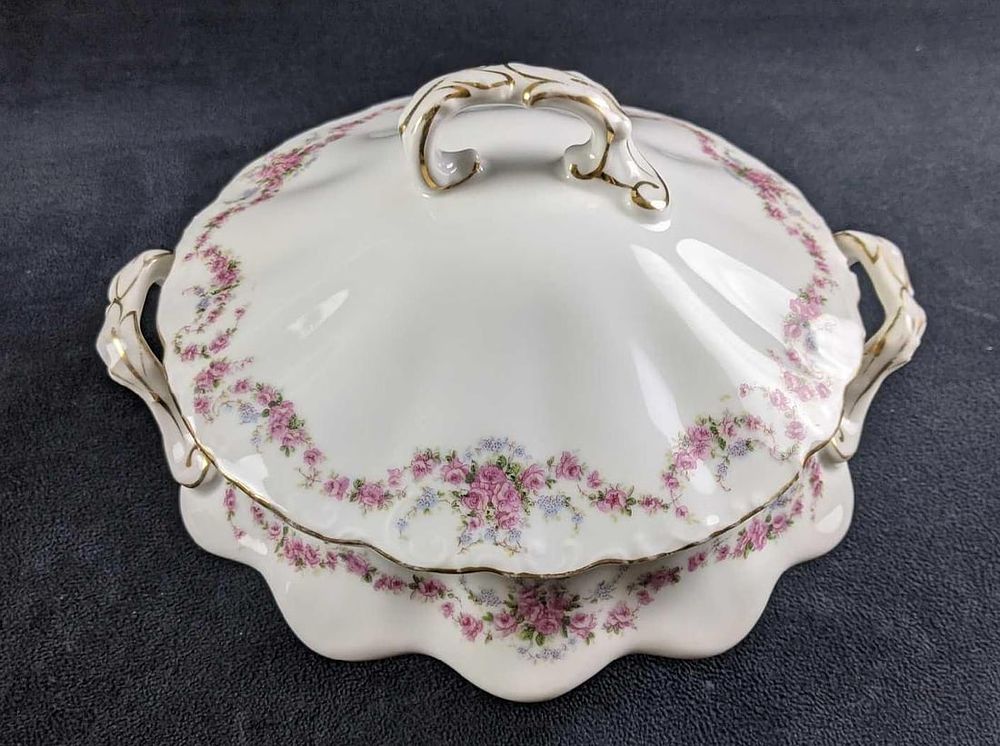Lot 432: China Serving Bowl with Lid Carlsbad Austria LS&S