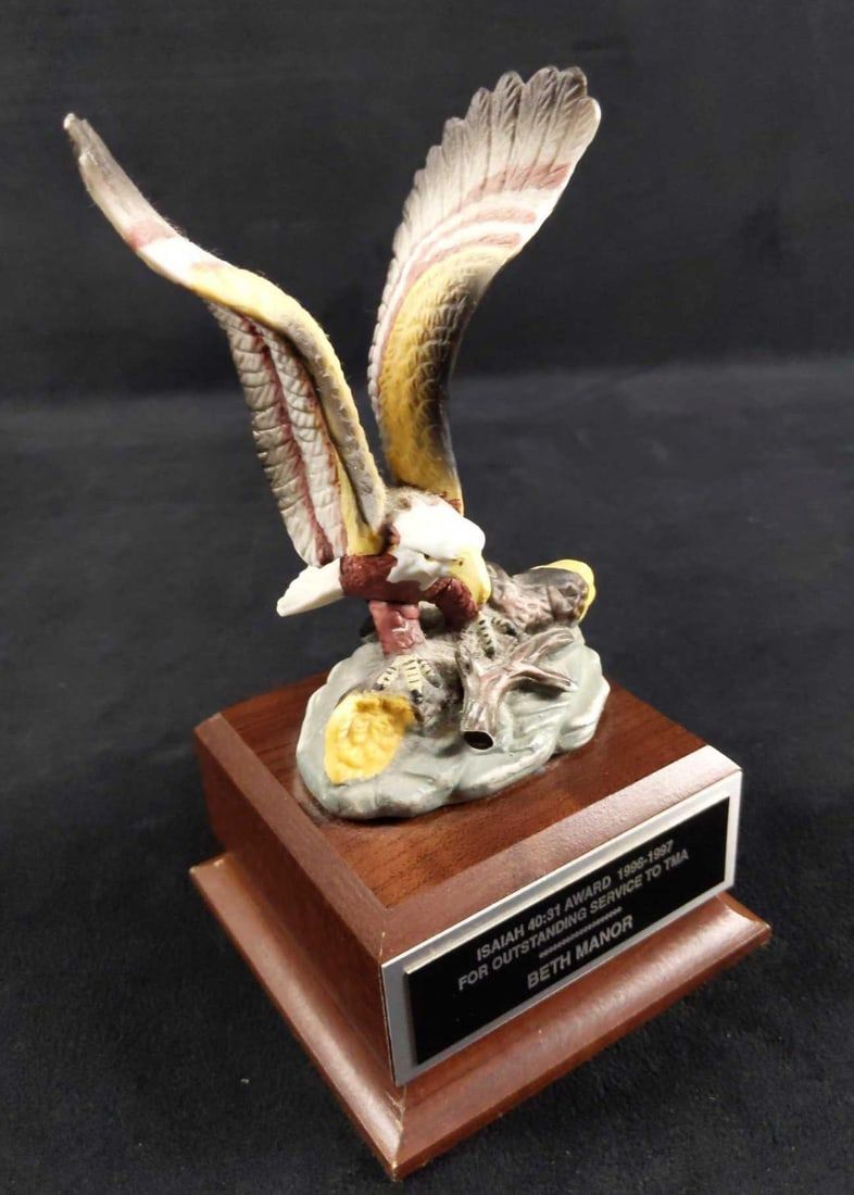 Lot 441: Small Eagle On Wood Base Award Mantlepiece