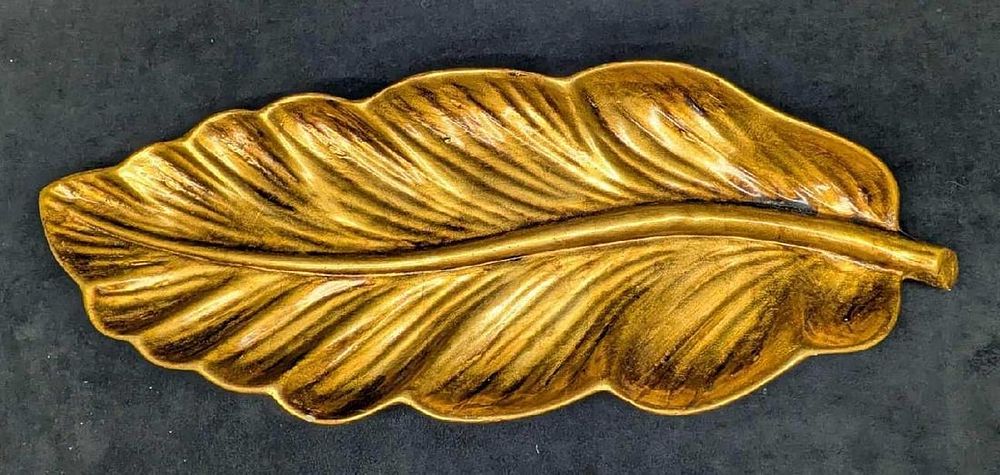 Lot 454: Golden Leaf Decoration, Golden Brown Leaf Dish Large