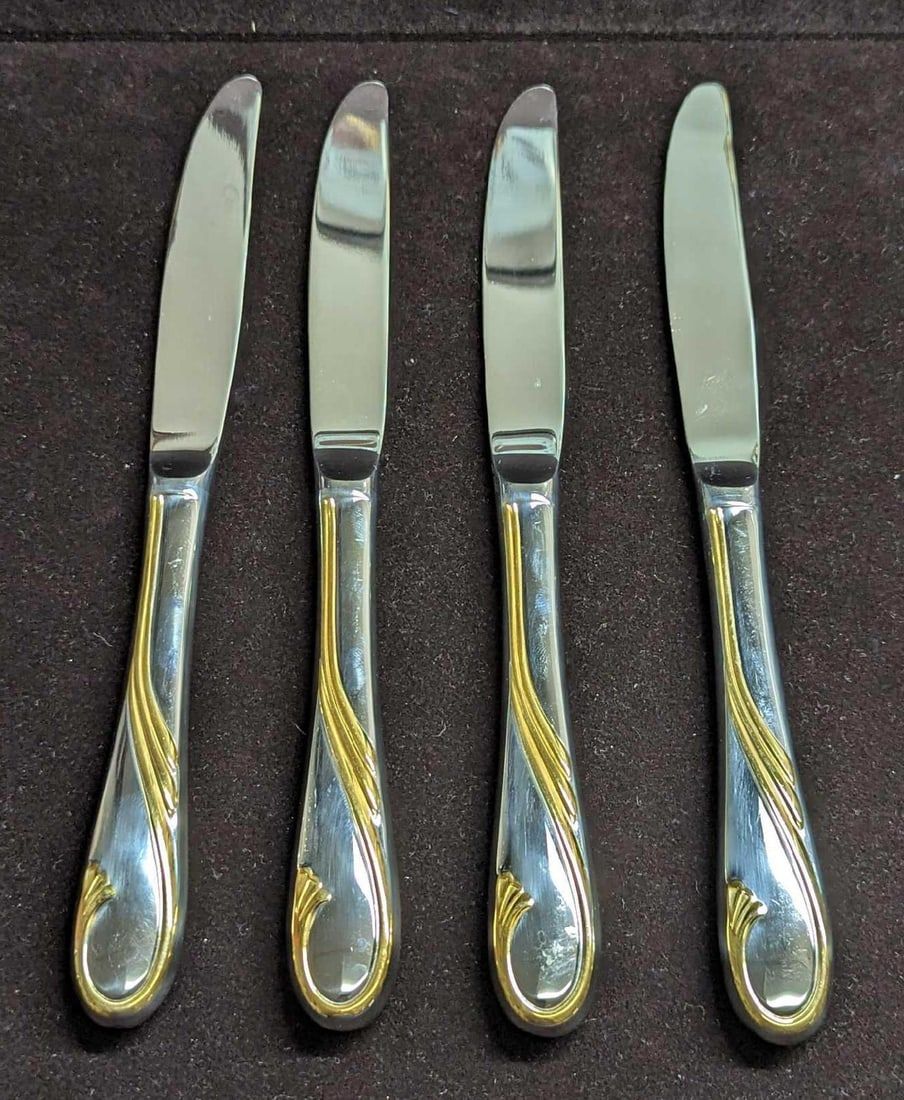 Lot 461: 4 Retired Gorham Golden Swirl Dinner Knives B