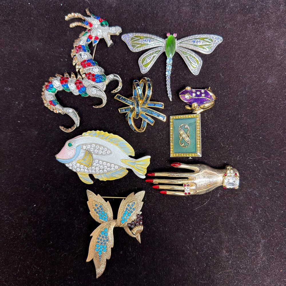 Lot 22: Vintage Set of Costume Jewelry Brooches Dragon Fish Dragonfly Figural Designs 8 Pcs
