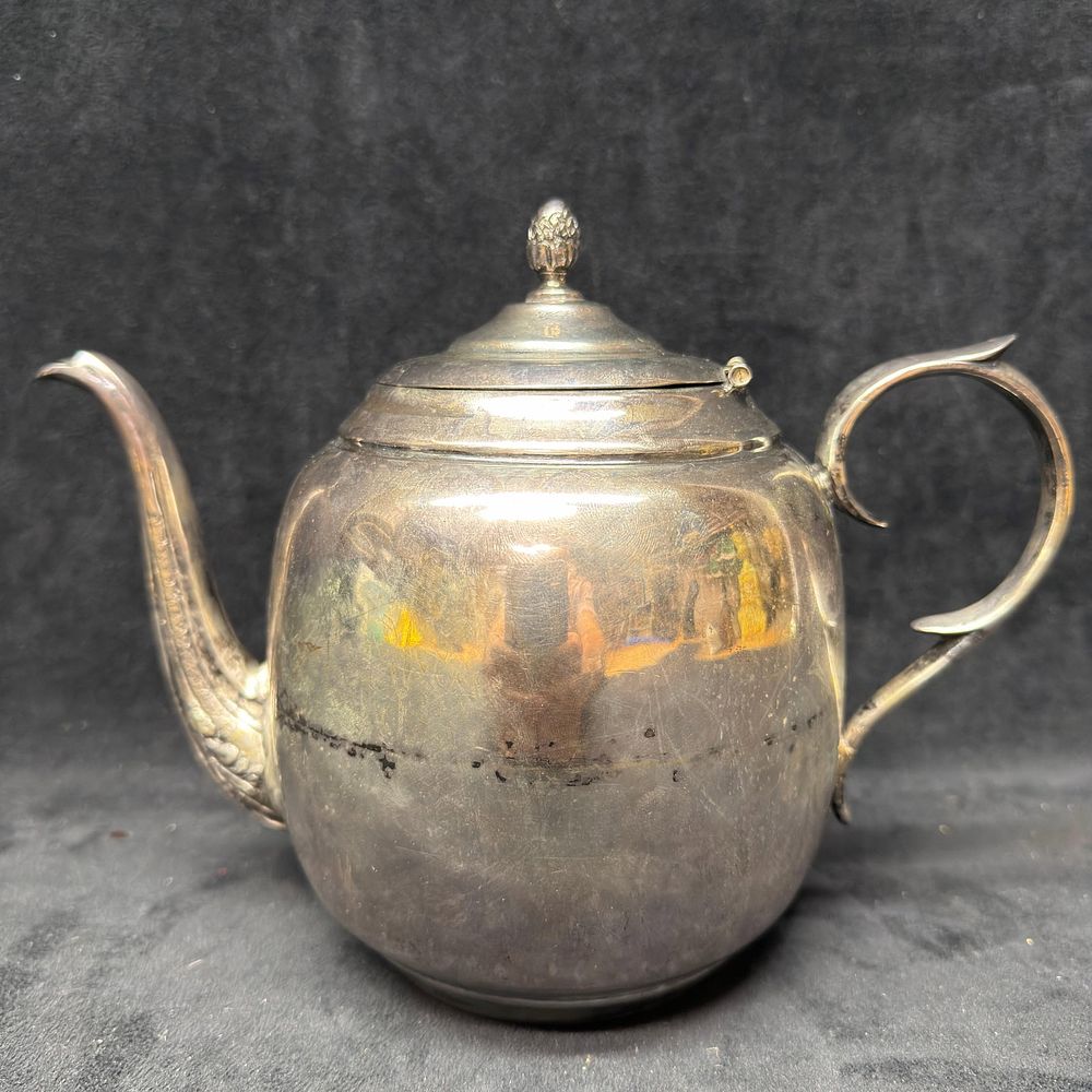 Lot 41: Industria Peruana 900 Silver Teapot