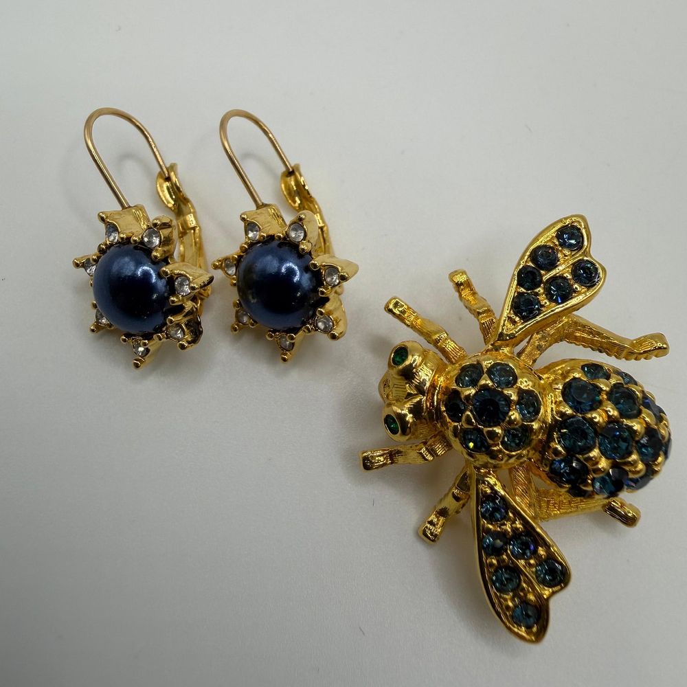 Lot 54: Joan Rivers Classic Collection Earrings and Bumblebee Brooch HH25
