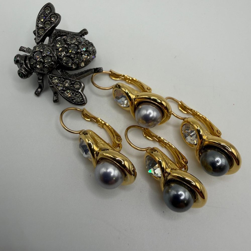 Lot 59: Joan Rivers Rhinestone Bee Brooch and Faux Pearl Clip Earrings Set HH37