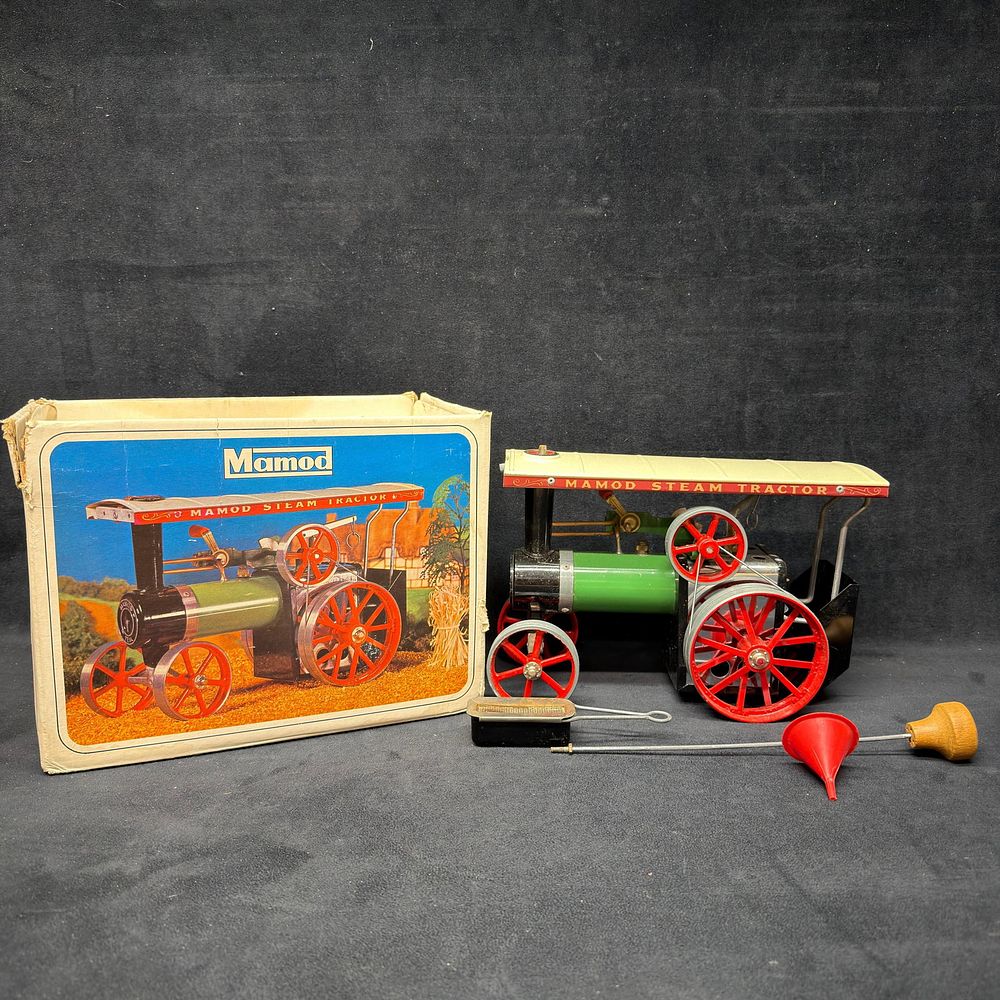 Lot 143: Mamod TE1A Live Steam Tractor Engine
