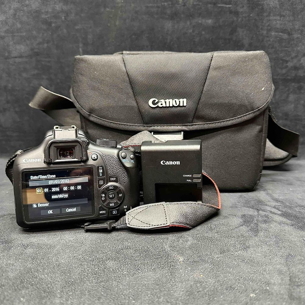 Lot 188: Canon EOS Rebel T6 DS126621 Camera with Lens Case and Battery