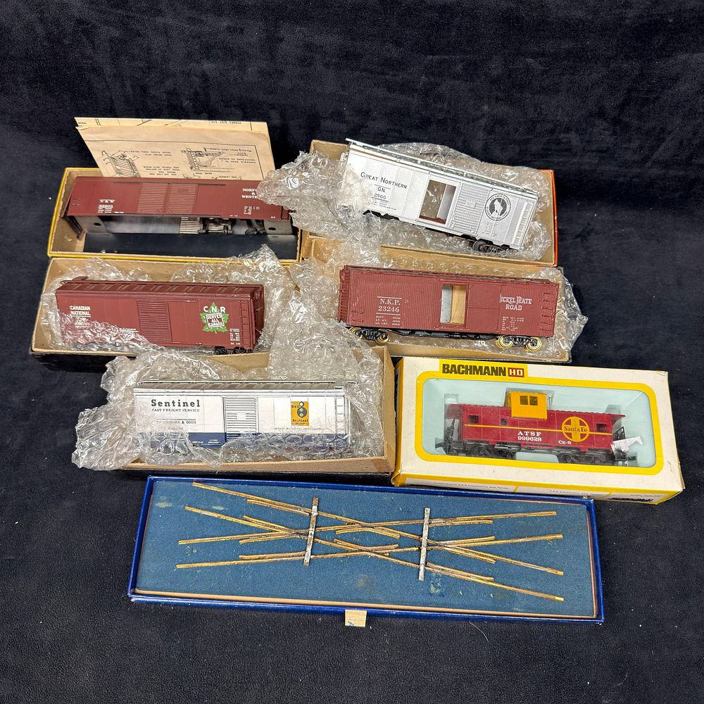 Lot 237: Group of Vintage HO Scale Freight Cars and Bachmann Santa Fe Caboose