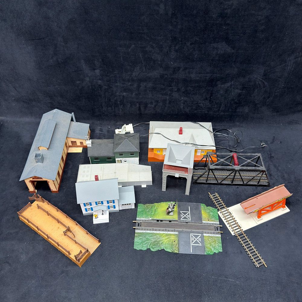 Lot 242: Assorted Tyco Bachmann HO Scale Model Railroad Buildings and Accessories
