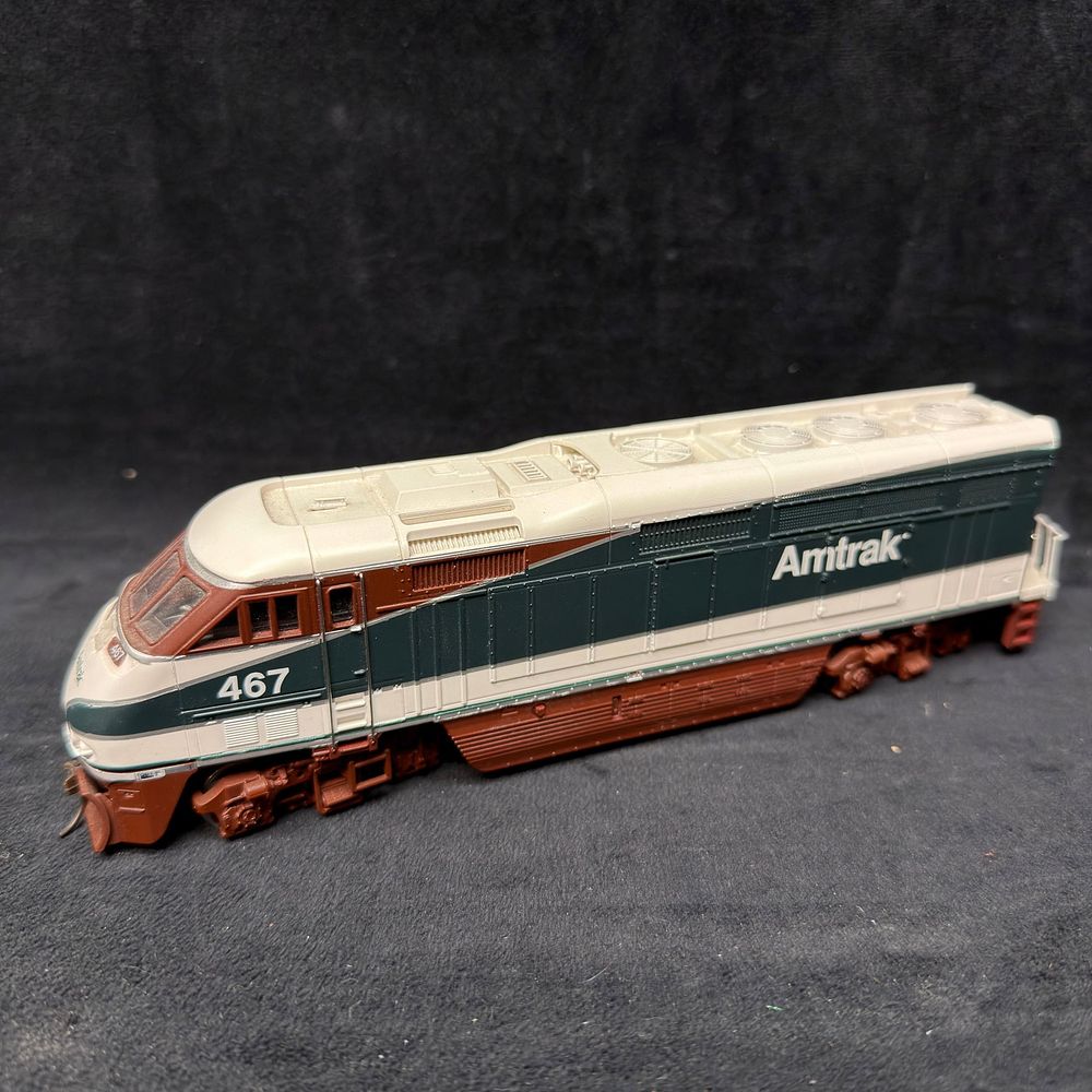 Lot 254: Athearn Amtrak No. 467 HO Scale F59PHI Diesel Locomotive