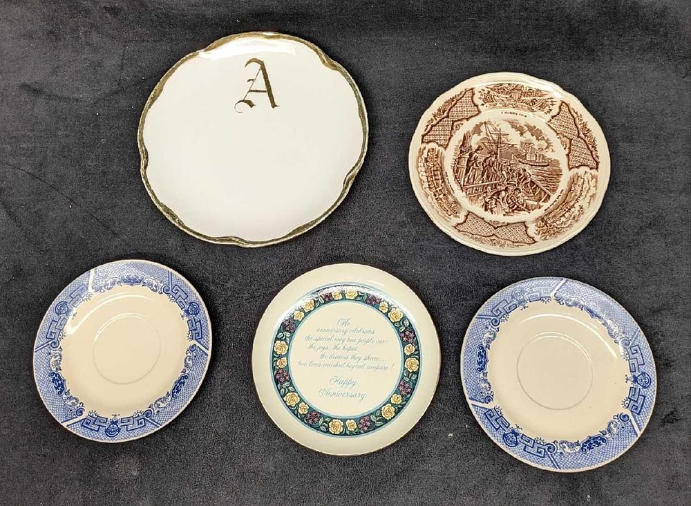 Lot 332: 5 Vintage Fine China Collector Chinoiserie Saucers & Plates