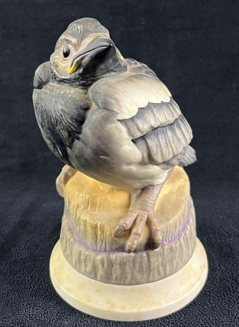 Lot 402: Boehm Fledgling Magpie Bird Figurine #476P