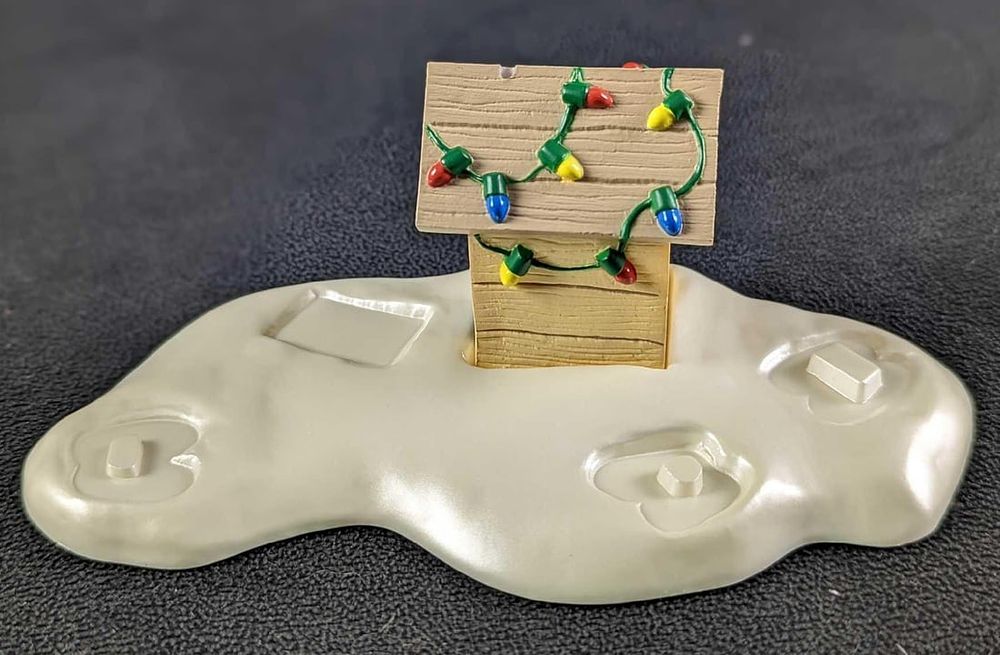Lot 408: Hallmark Woodstock On Doghouse Display Piece