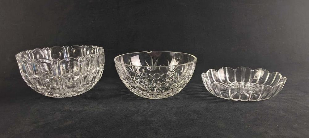 Lot 433: Crystal Bowls Decorative Clear Bowls