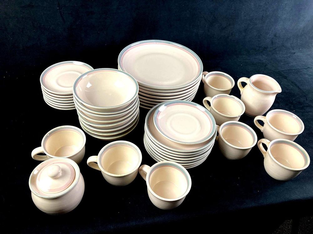 Lot 464: Pfaltzgraff Juniper Dinnerware Set