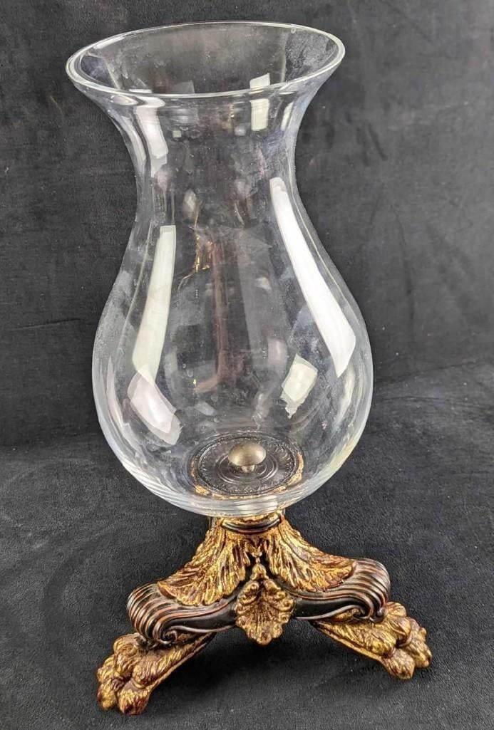 Lot 478: Table Footed Glass Vase