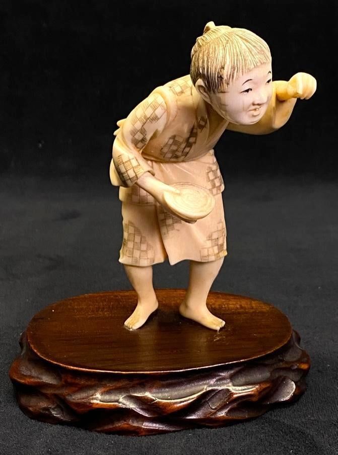 Lot 184: Antique Japanese Okimono of Woman