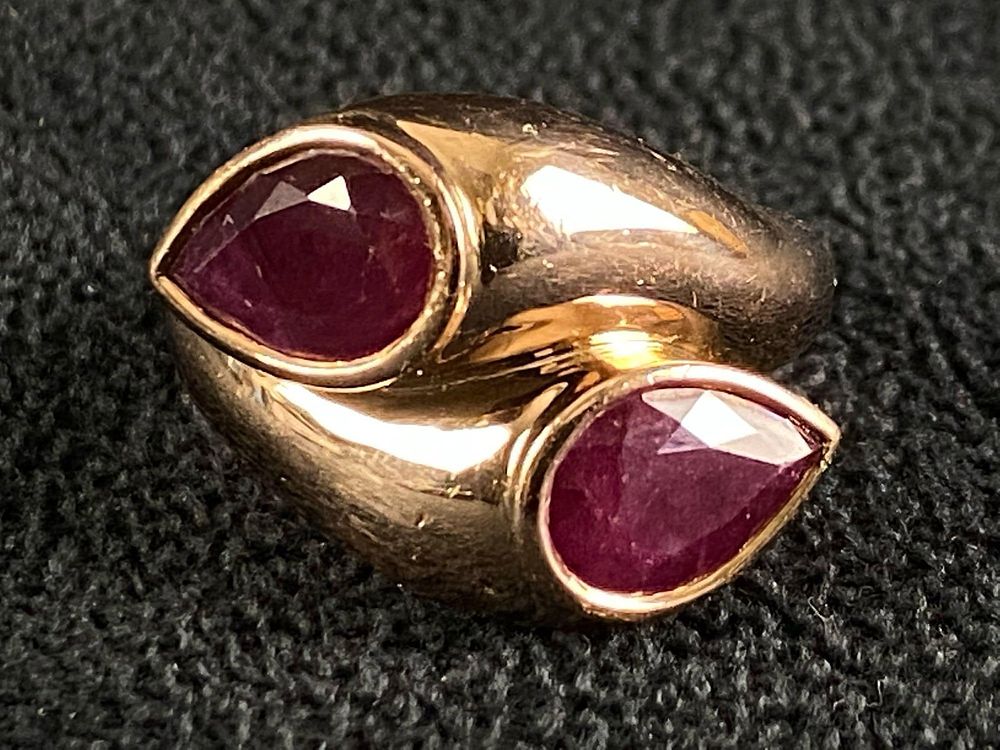 Lot 234: Vintage 18K Rose Gold Unisex Natural 4 TCW Ruby Ring