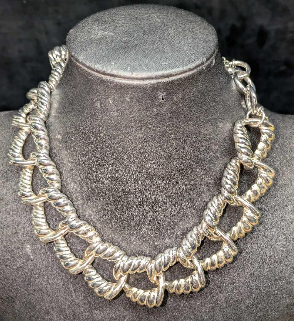 Lot 243: Vintage Anne Kelin Silver Tone Interlocking Choker Necklace