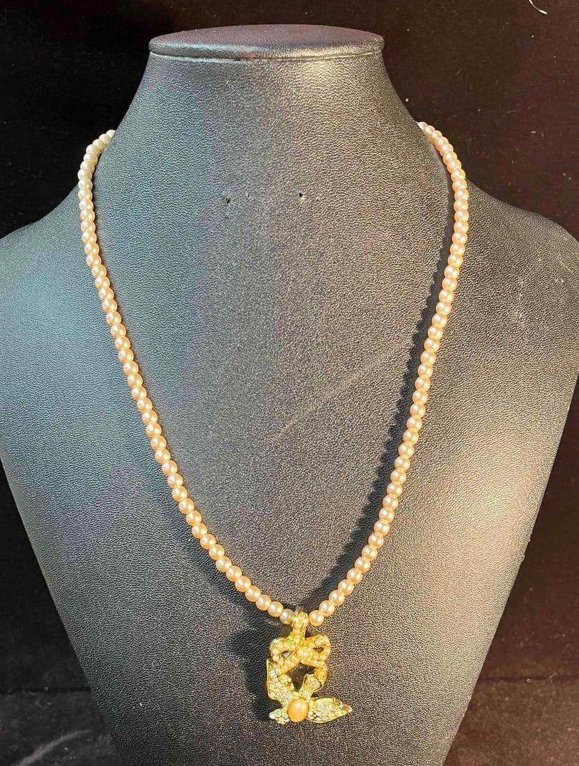 Lot 247: Vintage Barbara Mandrell Faux Pearl Gold Tone Bird With Bow Pendant