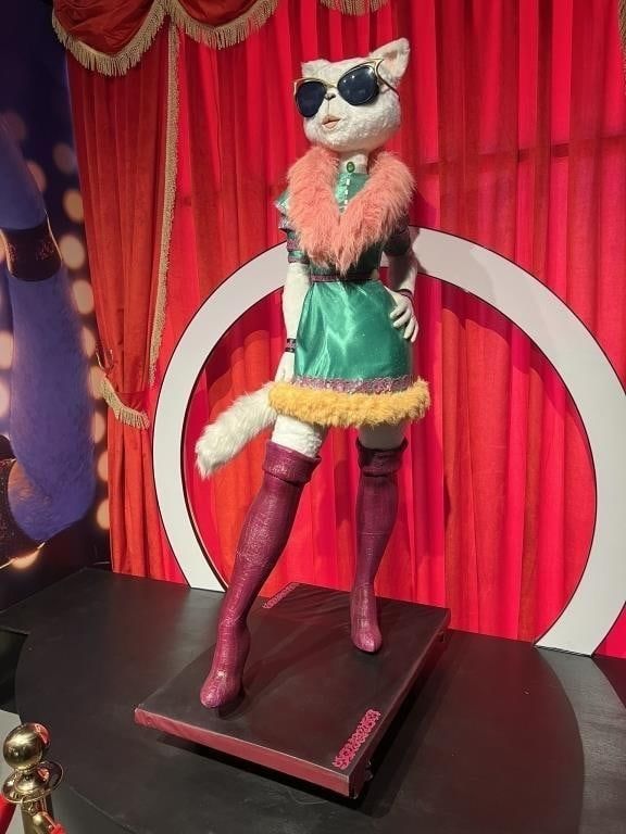 Lot 250: Extremely Detailed Celia Creme Life Size Figure