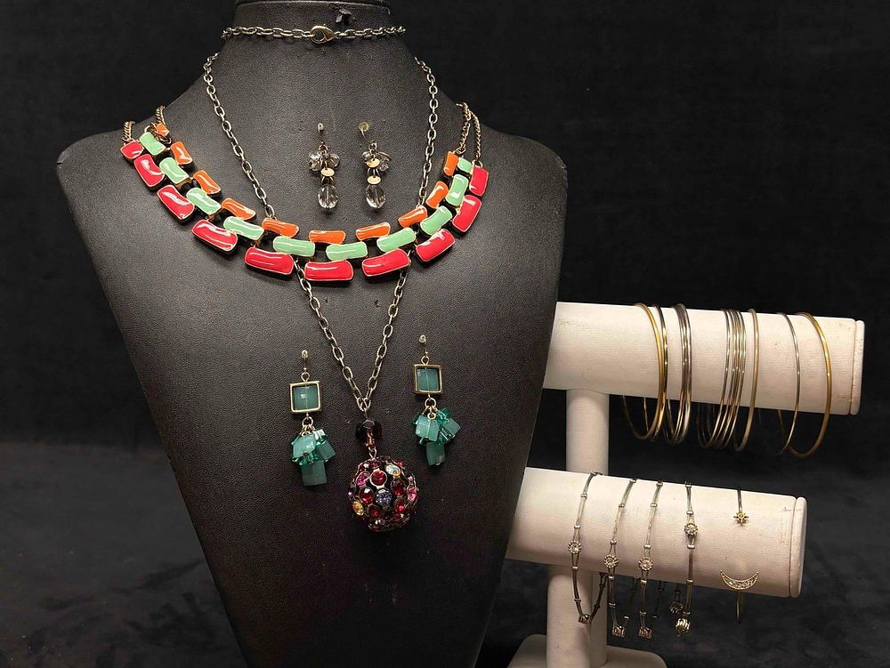 Lot 429: 22pc Mid Century Citrus Mixed Costume Jewelry Lot