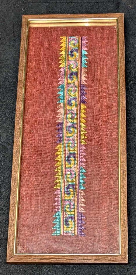 Lot 494: Framed Vintage Yao Meo Hand Embroidery