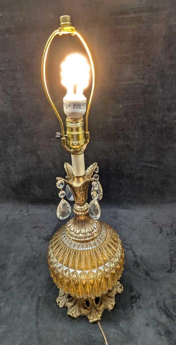 Lot 225: Vintage Elegant Round Cut Glass Table Lamp B