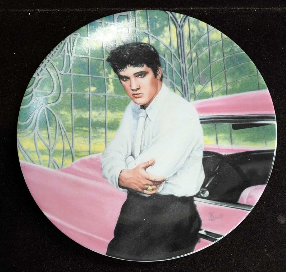 Lot 288: Limited Edition Elvis Presley Looking At A Legend Collector Plate
