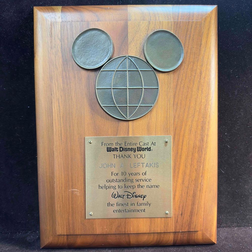 Lot 319: Walt Disney World 10 Year Service Award Cast Member Plaque Mickey Mouse