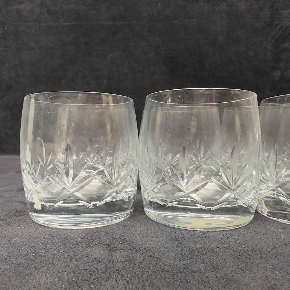 Lot 348: Intersecting Lines Geometric Shapes Motif Design Glasses Set Eleven 11 Cups